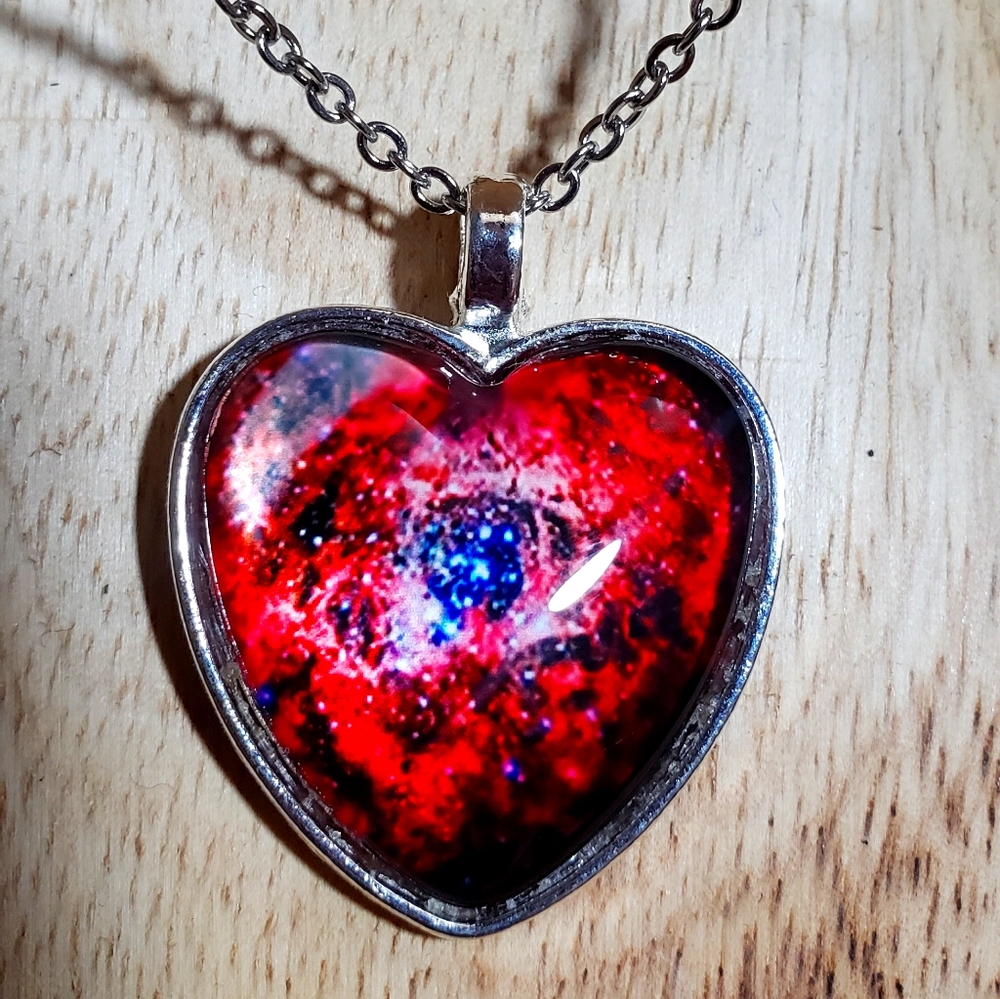 NWOT Unique Heart-Shaped Nebula Necklace